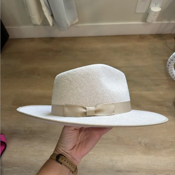GIGI PIP Cream Fedora Hat - Picture 2 of 3